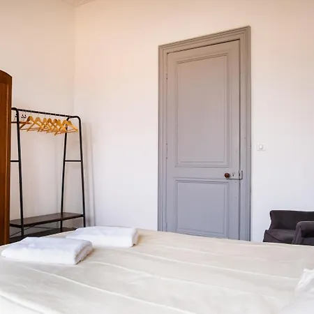 Grande Maison Bourgeoise Avec Jardin - Centre - Chic & Moderne - Ideal Famille & Amis בית הארחה Surgères