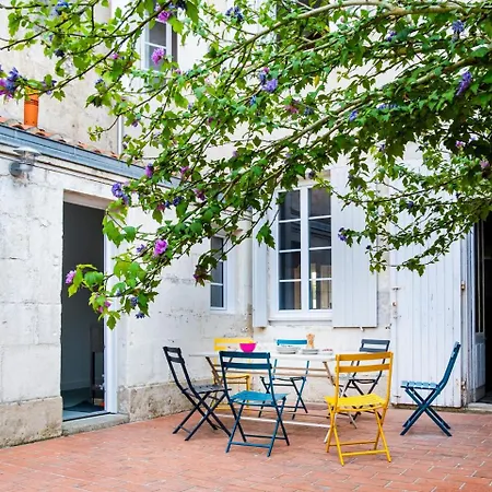 Grande Maison Bourgeoise Avec Jardin - Centre - Chic & Moderne - Ideal Famille & Amis בית הארחה Surgères