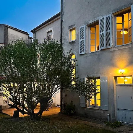 Grande Maison Bourgeoise Avec Jardin - Centre - Chic & Moderne - Ideal Famille & Amis * Surgères