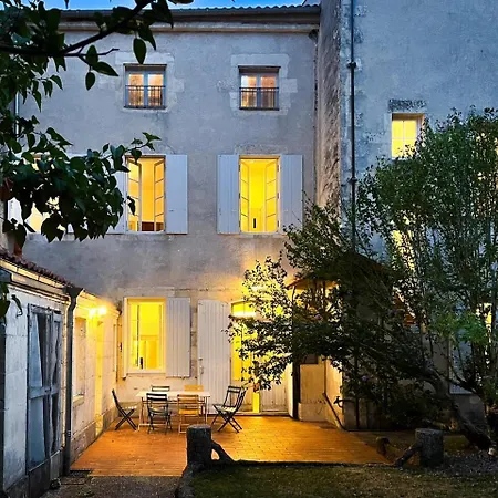 Grande Maison Bourgeoise Avec Jardin - Centre - Chic&moderne - Idéal Famille&amis Surgères